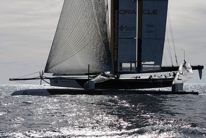 19 01 2010 - Valencia (ESP) - 33rd America's Cup - BMW ORACLE Racing - Boat preparation