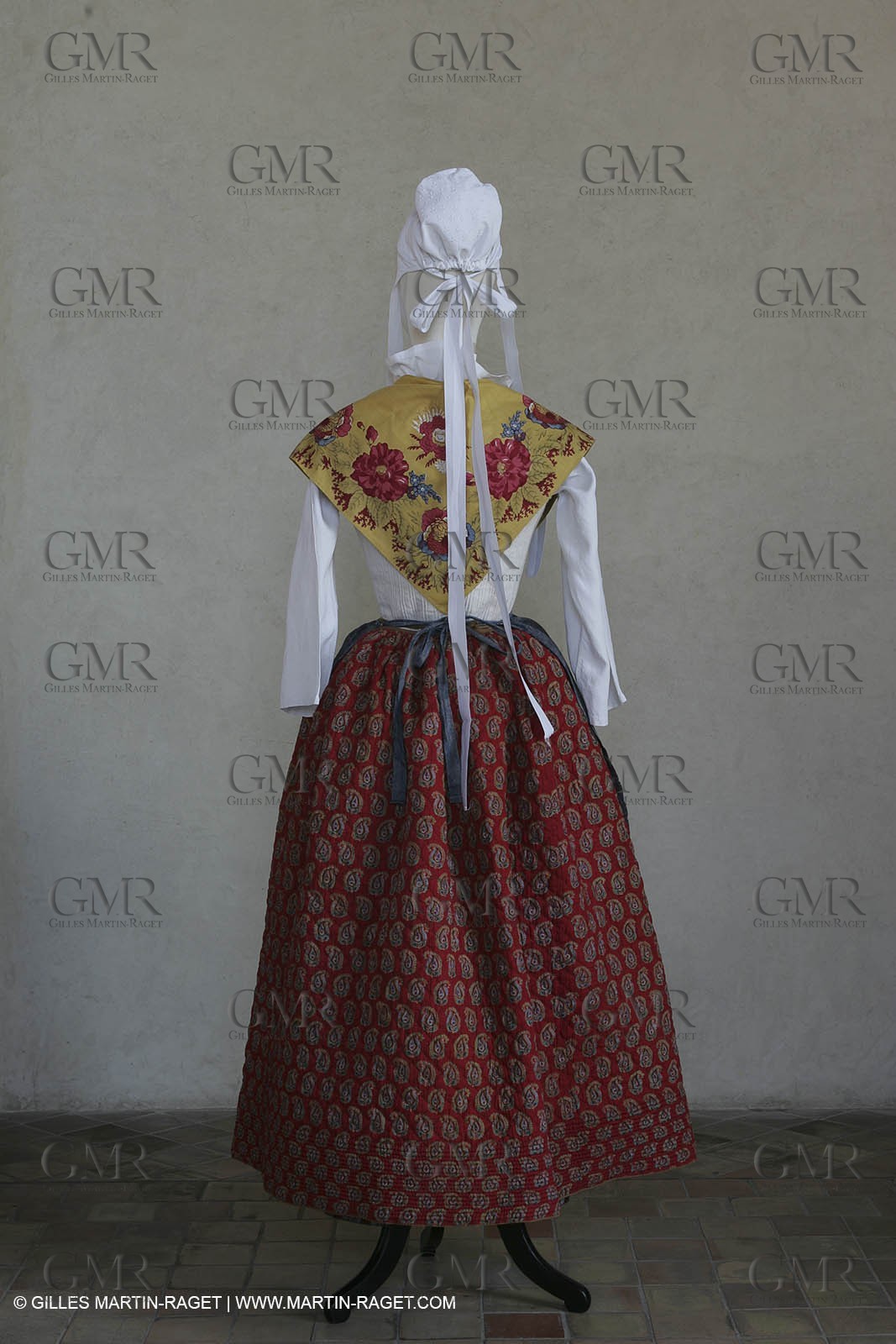 May 2004 - La Tour d'Aigues (FRA, 84) - Old costumes for women of the South exhibition