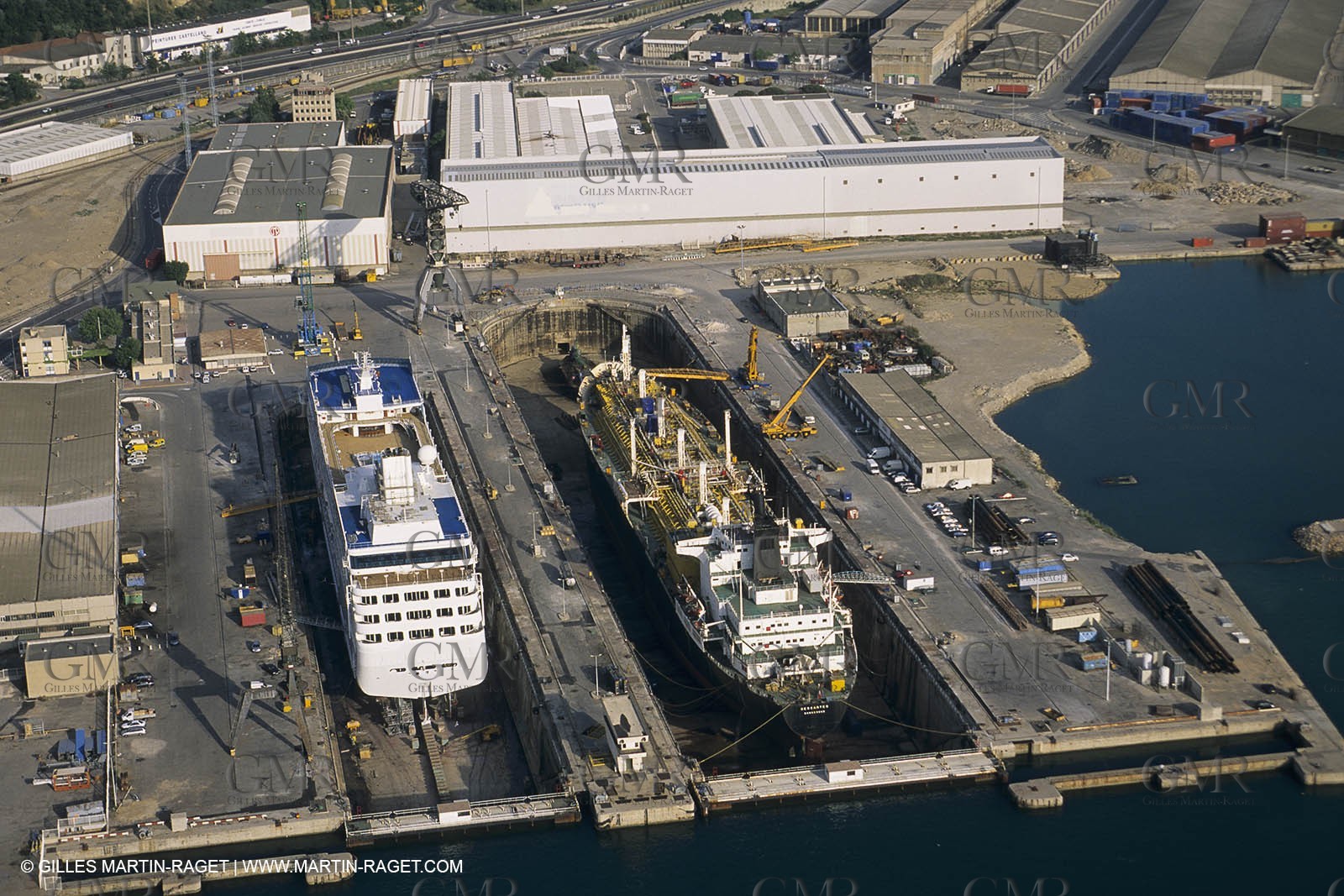 Monde maritime, opérations porturaires, ports, manoeuvres, marine world, harbour operations, maritime shipping,