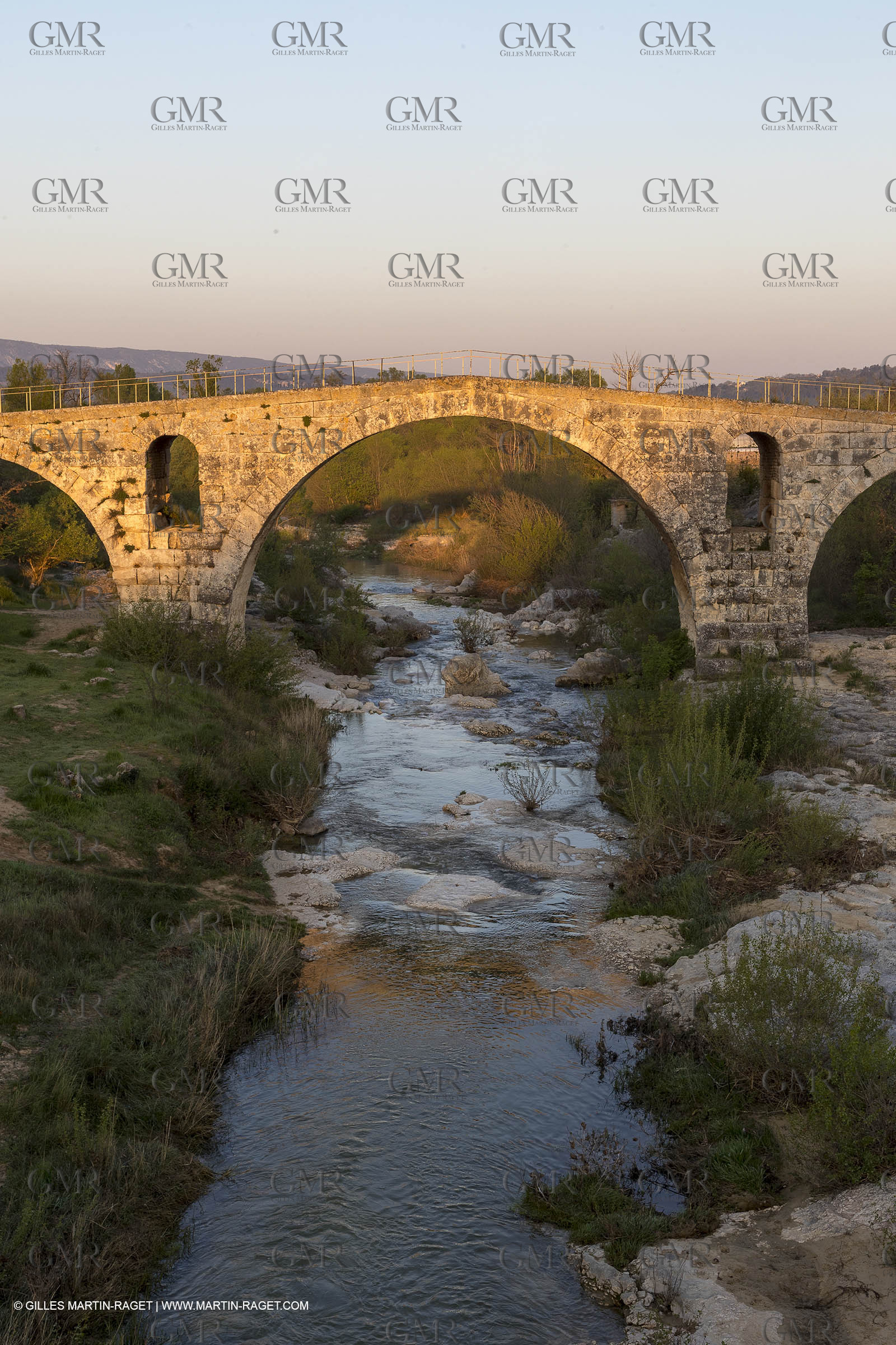 21 04 2018, Bonnieux (FRA,84), Pont Julien et environs