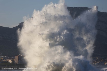 14 03 13 - Marseille (FRA) - Tempête de Mistral