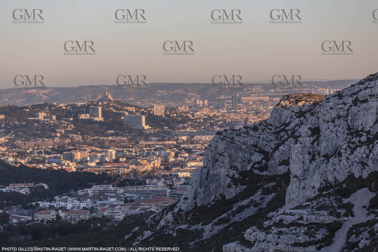 05 03 2015, Marseille (FRA,13), Col de Sormiou, Marseilles as seen from Sormiou pass