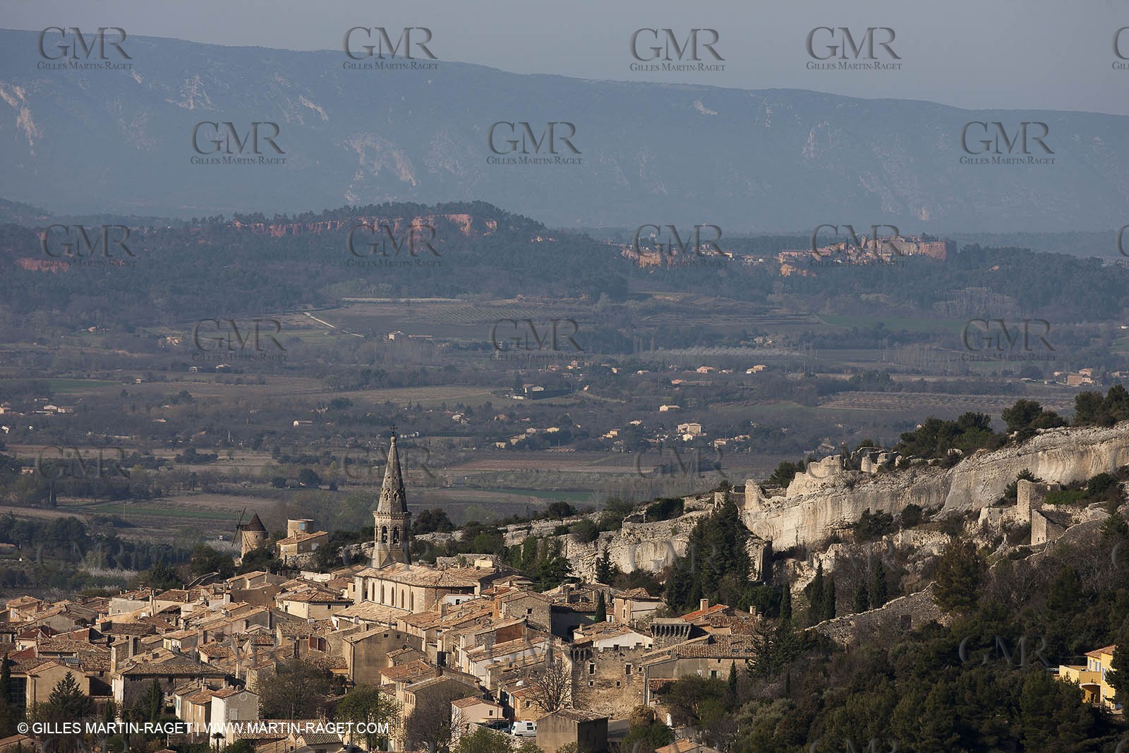 March 30th 2012 - Saint Saturnin les Apt (FRA, 84) - blooming cherry trees
