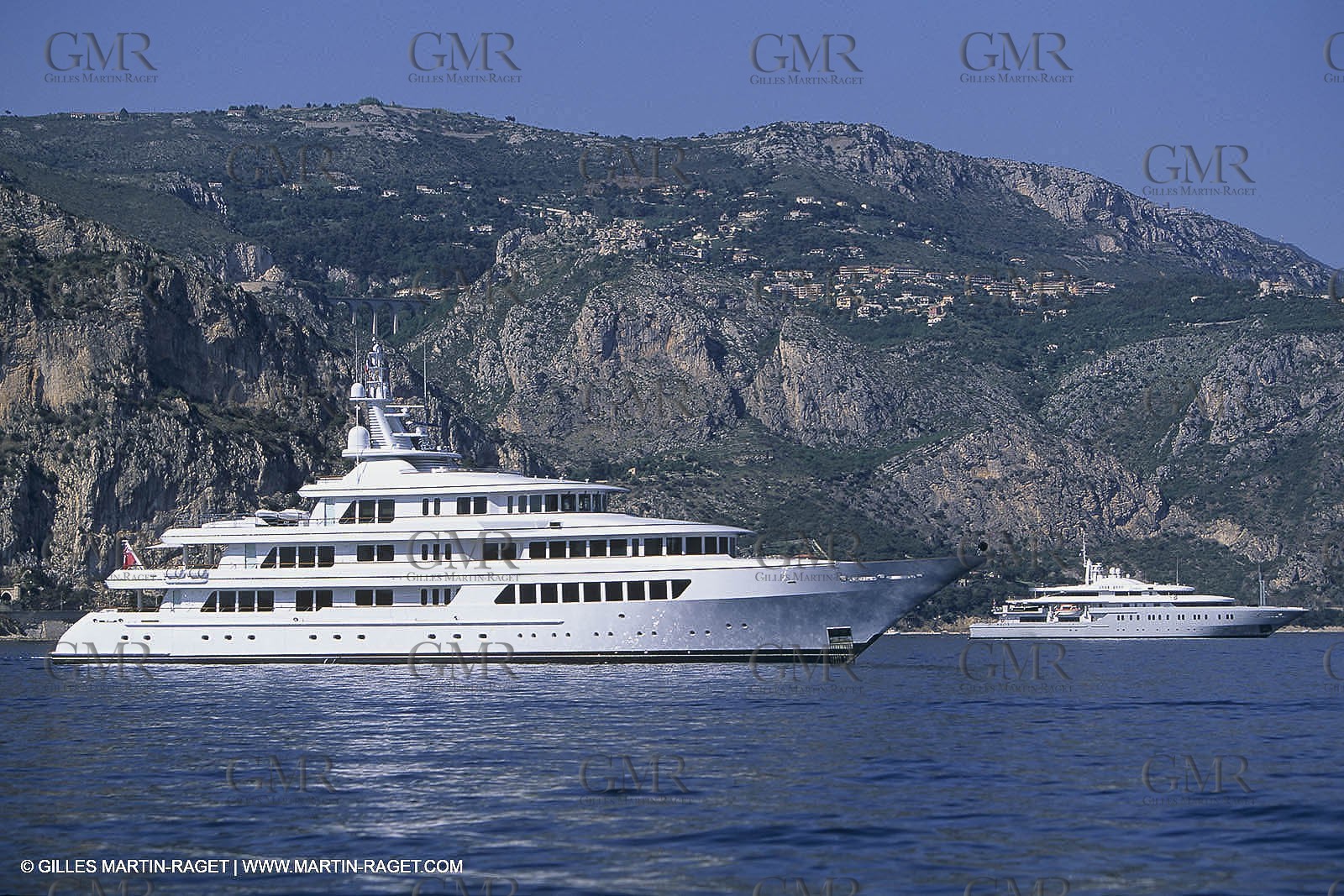 Powerboating, super yachts