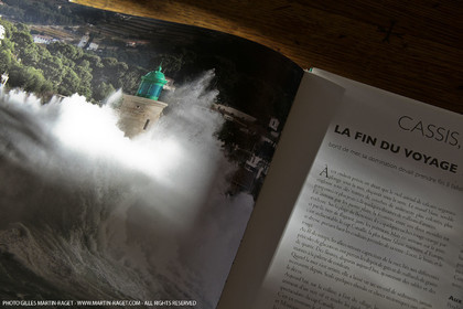 09 11 2010 - Marseille (FRA,13) - Photos du livre Calanques, si proches, si lointaines, Ed. Cres, Texte Juliette Lembot, Photos Gilles Martin-Raget