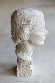 20 07 2020, St Rémy de Provence (FRA,13), Oeuvre de Germaine Richier, Buste n° 15 1933 ou 1934, plâtre de tirage, collection particulière