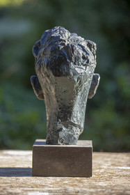 17 04 2022, St Rémy de Provence (FRA,13), Oeuvre de Germaine Richier, Buste n° 2, Rémi Coutin enfant, 1927-1928, Bronze patiné foncé, éreuve d'exposition, 31 x 20 x 21 cm, collection Famille Germaine Richier
