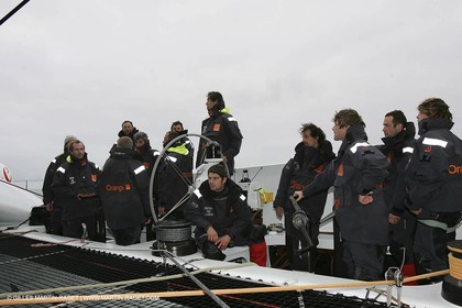 Orange II - Jules Verne Trophy 2005 - Traning Lorient - Bruno Peyron + crew -