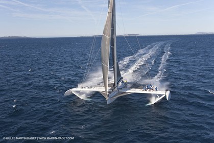 Samedi 5 septembre 2009 - Hyères (FRA, 83) - L'Hydroptère bat le record du monde de vitesse avec un run à 51,36 knts (sous réserve de ratification par le WSSRC)