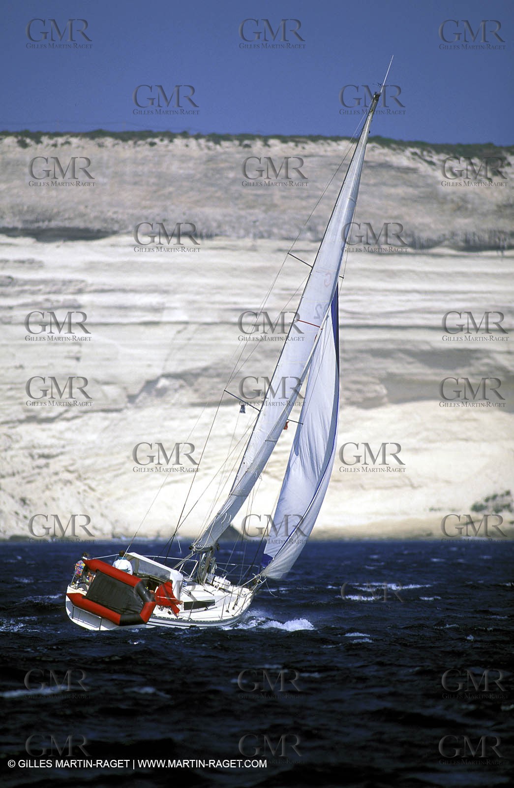 Crusing monohull sailing