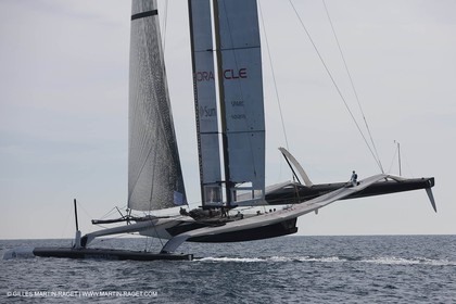 19 01 2010 - Valencia (ESP) - 33rd America's Cup - BMW ORACLE Racing - Boat preparation