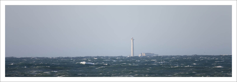 Produit : Tirage photo réalisé par nos soins sur imprimante jet d'encre professionnelle Epson à partir de 8 encres ultrachrome inaltérables (label Digigraphie).Formats au choix :. 20 x 60 cm. 33 x 95 cm- 52 x 150 cmChoix des papiers :. Papier standard brillant 250 gr., filet noir, marge blanche, tirage non signé. Papier haut de gamme satiné 290 gr. filet noir, marge blanche, tirage vérifié et signé par l'auteur.. Autres supports (canvas, acrylique, dibond) sur demandeConditionnement : tube cylindrique renforcé.Options pour l'expédition : . colissimo + dépôt boîte aux lettres (France uniquement). Colissimo avec signature à réception. Transporteur express (2 jours ouvrés) avec signature à réceptionCliquez sur caddie pour sélectionner votre formule et démarrer la procédure de commande en ligne