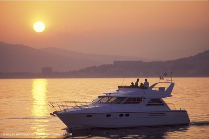 Motor boat running