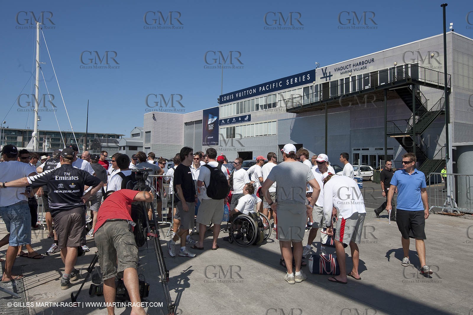 24 01 2009 - Auckland (NZL) -  Louis Vuitton Pacific Series - BMW ORACLE Racing - Boat presentation to other teams