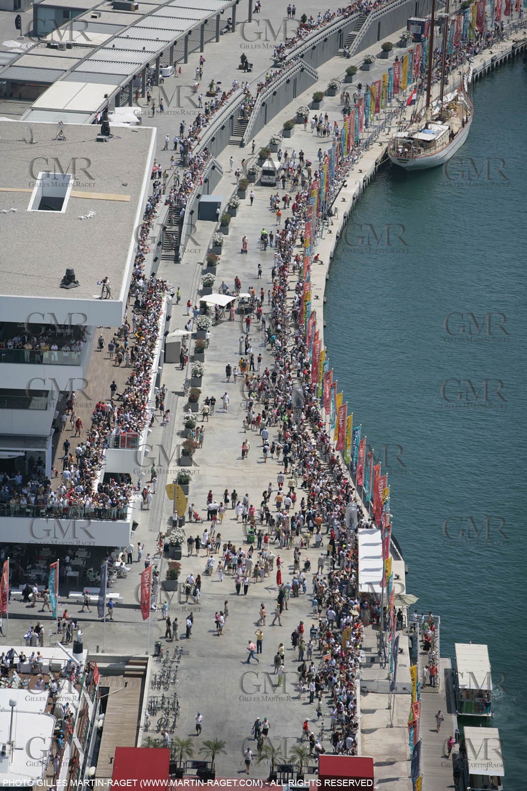 2' 06 2007-Valencia (Spain)- 32nd America's Cup - Final Match - Day 2