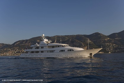 28 07 2007 - St Jean Cap Ferrat - SuperYachts - Motor Yachts - Hampshire