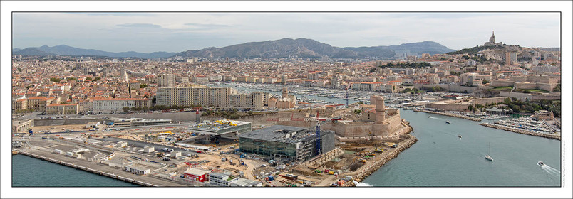 Produit : Tirage photo réalisé par nos soins sur imprimante jet d'encre professionnelle Epson à partir de 8 encres ultrachrome inaltérables (label Digigraphie).Formats au choix :. 20 x 60 cm. 33 x 95 cm- 52 x 150 cmChoix des papiers :. Papier standard brillant 250 gr., filet noir, marge blanche, tirage non signé. Papier haut de gamme satiné 290 gr. filet noir, marge blanche, tirage vérifié et signé par l'auteur.. Autres supports (canvas, acrylique, dibond) sur demandeConditionnement : tube cylindrique renforcé.Options pour l'expédition : . colissimo + dépôt boîte aux lettres (France uniquement). Colissimo avec signature à réception. Transporteur express (2 jours ouvrés) avec signature à réceptionCliquez sur caddie pour sélectionner votre formule et démarrer la procédure de commande en ligne