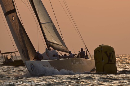 14 11 2010 - Dubai (UAE) - Dubai Louis Vuitton Trophy -  BMW ORACLE Racing - Race Day 1