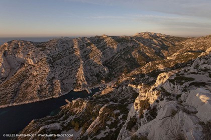 Décembre 2009 - Marseille (FRA) - Les Calanques - Morgiou vue depuis le Belvédère de Sugiton