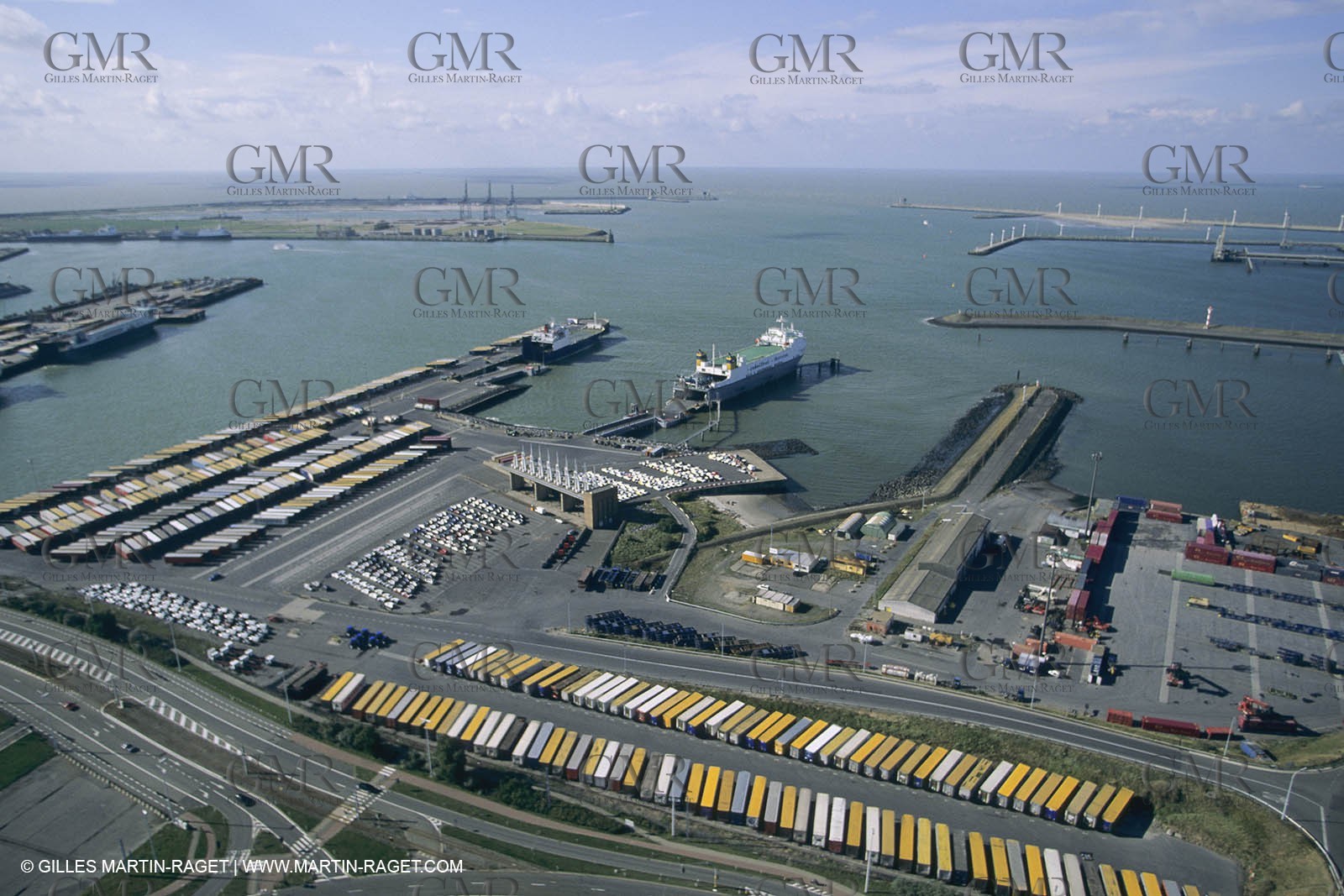 Monde maritime, opérations porturaires, ports, manoeuvres, marine world, harbour operations, maritime shipping,