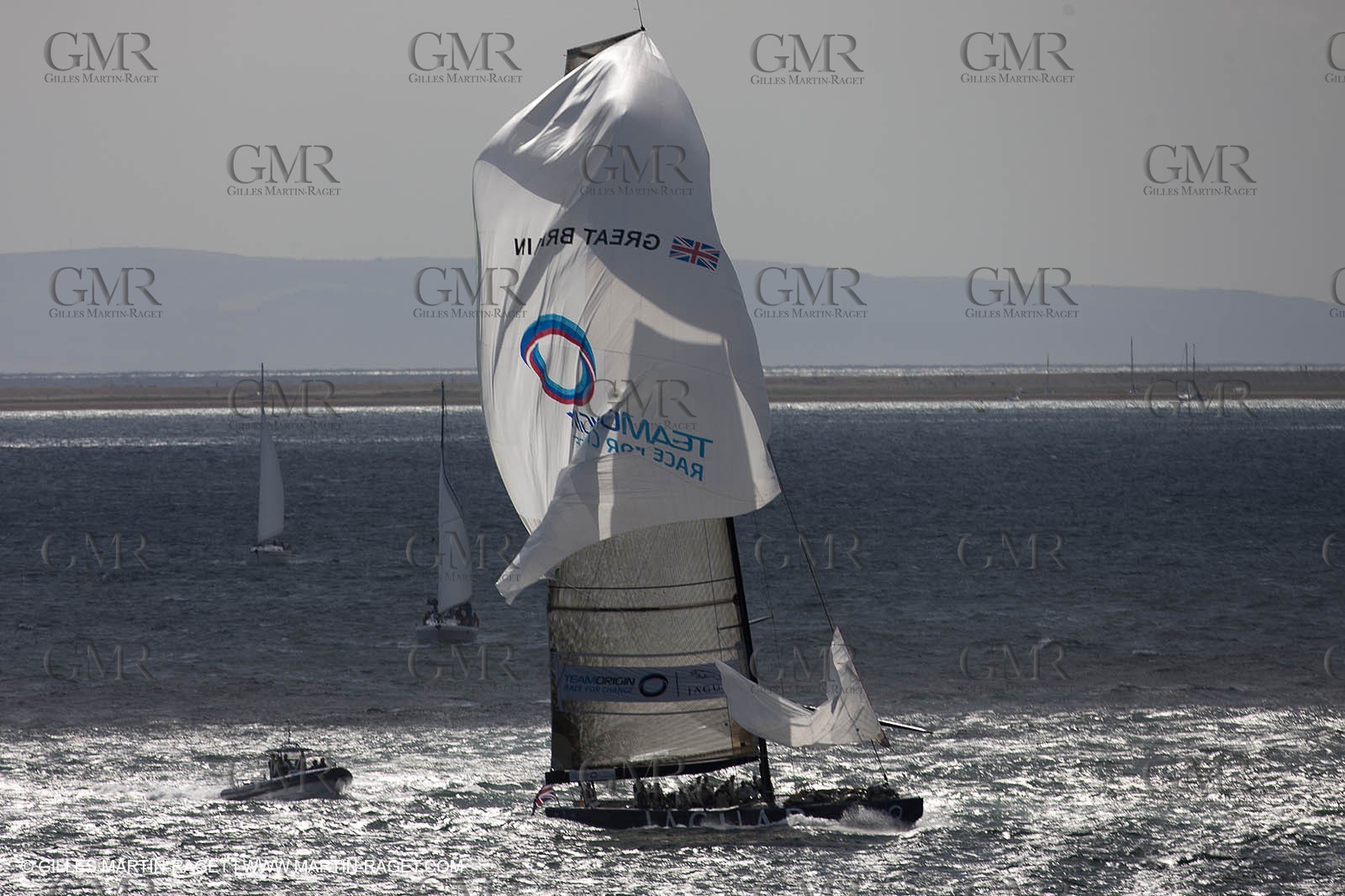 05 08 2010 - Cowes (UK, IOW) - The 1851 Cup -  BMW ORACLE Racing -  - Round The Island Race - Back in the Solent.