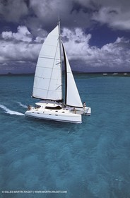 Multicoque sous voile