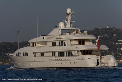 28 07 2007 - St Jean Cap Ferrat - SuperYachts - Motor Yachts - Hampshire