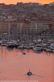 23 10 2010 - Marseille (FRA,13) - Le Ponant - Arrival in Marseille and entrance in the historical port