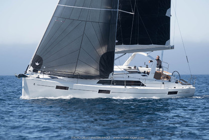 04 07 3017; Les EMbiez (FRA; 83) - Chantier Beneteau; Oceanis 41.1