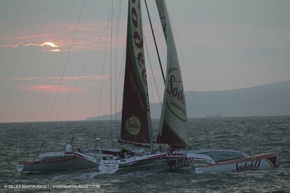14 08 06 - Isle of Wight (UK) - Thomas Coville beat the round britain island sailing record onboard his 60 trimaran sodebo