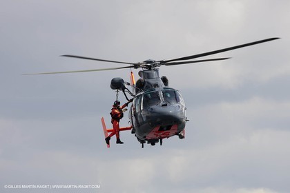 20 04 2010 - Lanveoc Poulmic - French Naxy Grand Prix - Heli rescue demo