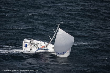 06-26-2007 - FIGARO II - THEOLIA - Skipper : Robert Nagy - Training off Marseille (south France) with strong wind conditions