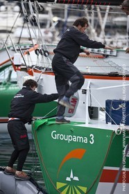 14 05 09 - Marseille - Record de la Méditerranée - Groupama 3 - Franck Cammas - G class - Départ de Marseille pour Carthage