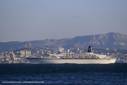 Paquebots, liners, cruise ships