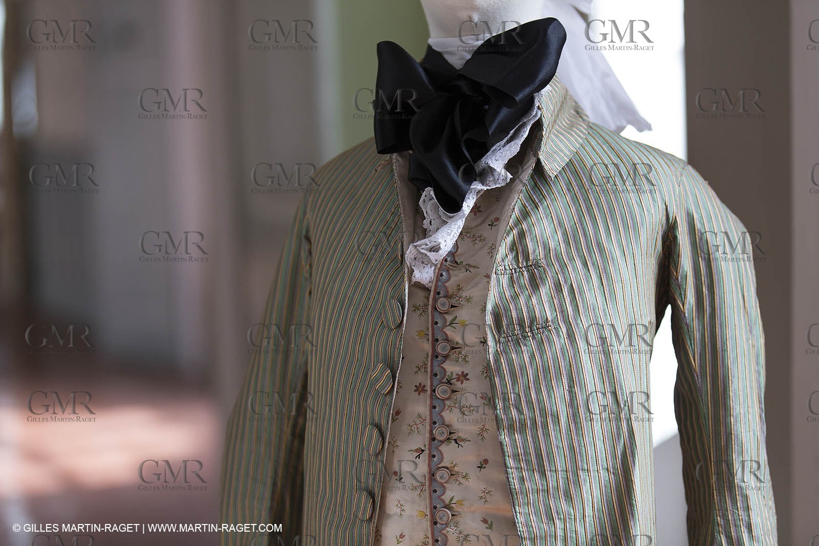 31 10 2013 - Ansouis (FRA,84) - Ansouis castle - Costumes of the exhibit Men costumes