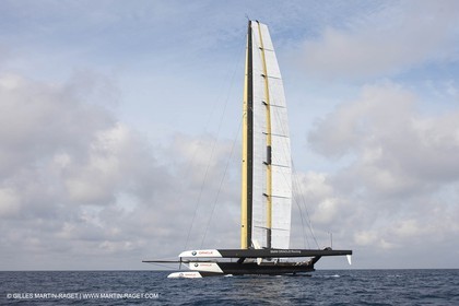 12 11 2009 - San Diego (USA, CA) - 33rd America's Cup - BMW ORACLE Racing - Wing trials, Day 2