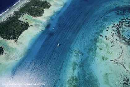 Sailing, cruising, multihulls under sails