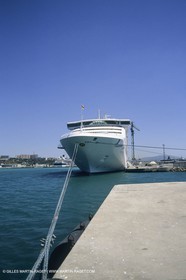 Monde maritime, opérations porturaires, ports, manoeuvres, marine world, harbour operations, maritime shipping,