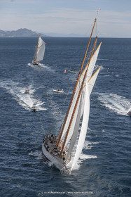 28 09 2022? Saint-Tropez,(FRA,83), Les Voiles de Saint-Tropez 2022 Régate N° 2 poup les modernes, navigation libre pour les grandes goélettes