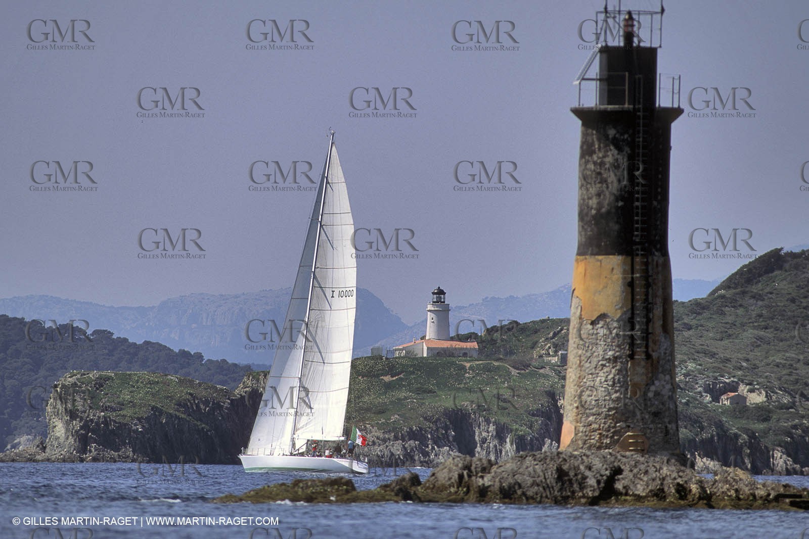 Crusing monohull sailing