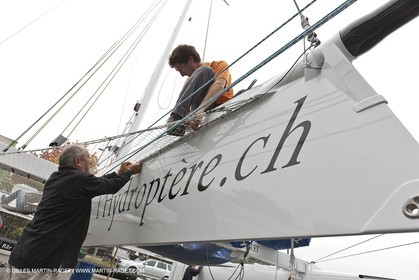 08 10 10 - St Sulpice (SUI) - Hydroptere.ch touches water