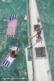 Voile, croisière, personnages, femmes