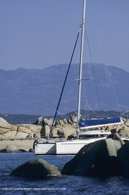 Voile, croisière,multicoque au mouillage