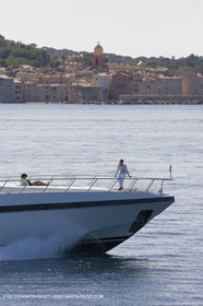 06 09 2007 - Saint Tropez (FRA, 83) - Superyachts - Motoryachts - Mangusta 92 Triple Fun à Saint Tropez - Au mouillage devant le Club 55 à la plage de Pampelonne