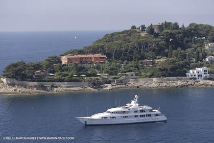 28 07 2007 - St Jean Cap Ferrat - SuperYachts - Motor Yachts - Hampshire