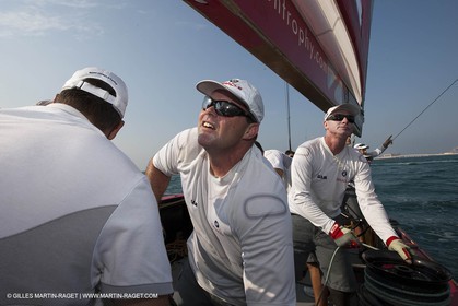 14 11 2010 - Dubai (UAE) - Dubai Louis Vuitton Trophy -  BMW ORACLE Racing - Training - Onboard Vs All 4 one