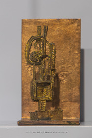 30 10 2023, Montpellier (FRA), oeuvre de Germaine Richier, Exposition Centre Pompidou - Musée Fabre 2023, Seiche n° 12, sur équerre 1955, Bronze naturel nettoyé, Pièce unique, Fondeur : L. Thinot, Paris, 13,3 x 7,3 x 10,2 cm, Collection particulière