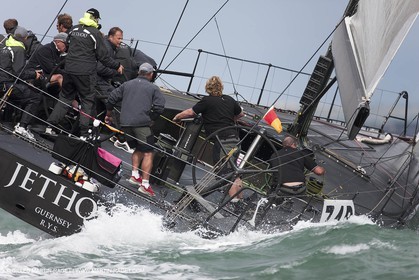 04 08 2010 - Cowes (UK, IOW) - The 1851 Cup -  BMW ORACLE Racing - Day 2