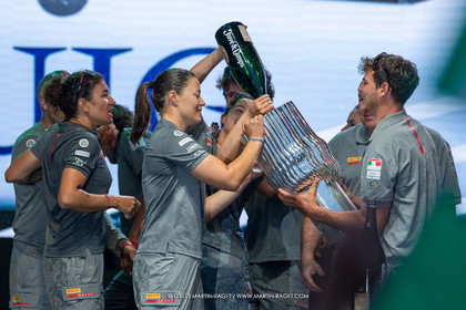 13 10 2024, Barcelona (ESP), Louis Vuitton 37th America's Cup, Final Match, Race Day 2, Puig Women America's Cup Prizegving