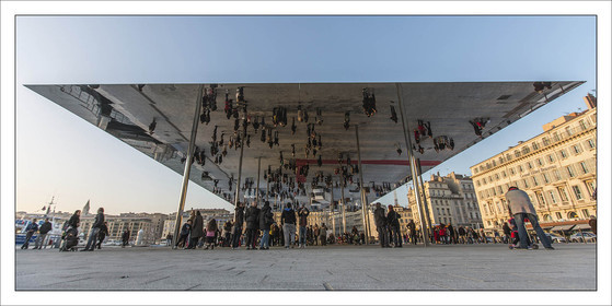 Produit : Tirage photo réalisé par nos soins sur imprimante jet d'encre professionnelle Epson à partir de 8 encres ultrachrome inaltérables (label Digigraphie).Choix des formats :. 50 x 100 cm. 100 x 200 cmChoix des papiers :. Papier standard brillant 250 gr., filet noir, marge blanche, tirage non signé. Papier haut de gamme satiné 290 gr. filet noir, marge blanche, tirage vérifié et signé par l'auteur.. Tirage d’art (Digigraphie) signé, numéroté, tamponné, enregistré sur demande. Autres supports (canvas, acrylique, dibond) sur demandeConditionnement : tube cylindrique renforcé.Options pour l'expédition : . Colissimo + dépôt boîte aux lettres (France uniquement). Colissimo avec signature à réception. Transporteur express (2 jours ouvrés) avec signature à réceptionCliquez sur caddie pour sélectionner votre formule et démarrer la procédure de commande en ligne